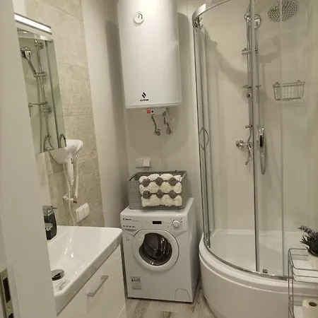 1 Pokojowy Z Aneksem Kuchennym I Lazienka 아파트 슈비노우이스쳬